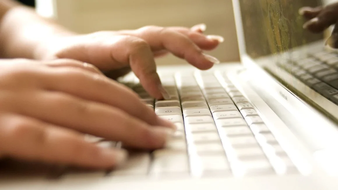 Step-by-Step Guide to Mastering Digital Work Skills for Beginners